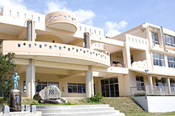 沖縄本校は「デジタル化社会」に対するイメージの解放