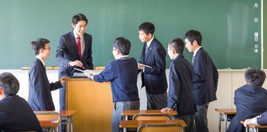 京華 先生と談笑する生徒