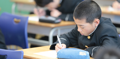 豊山 勉強する生徒