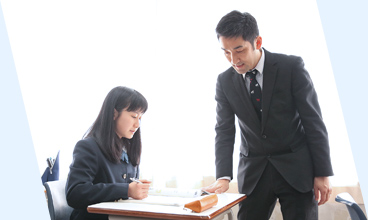 指導を受ける生徒のようす