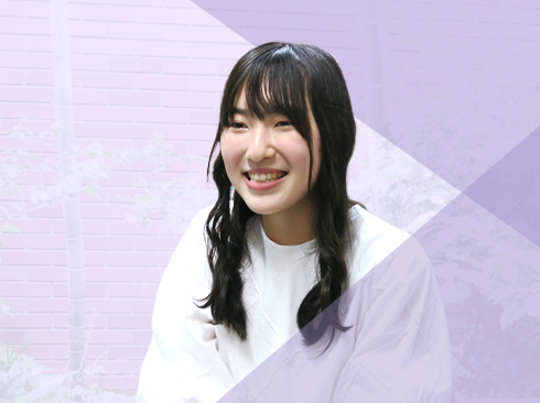 インタビューに答える増田さん