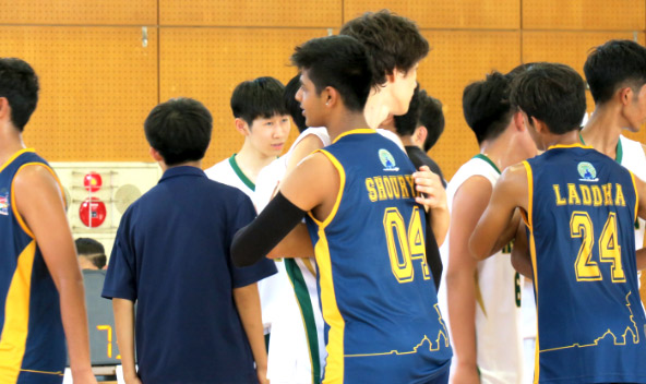 試合終了後にはお互いの健闘を称え合う姿も見られました