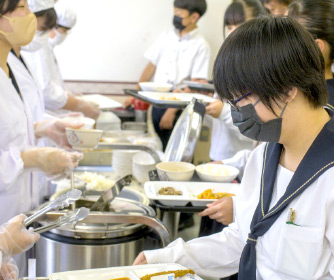 給食