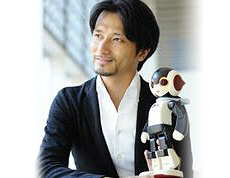 世界的なロボットクリエイター「高橋智隆先生」が開発した教材を使用