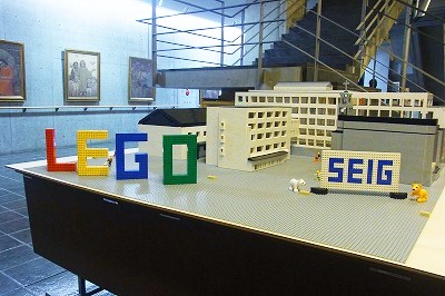 講堂前のレゴの模型
