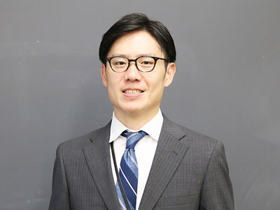 「研修の終盤、フルコースの食事のときに、生徒たちの成長を感じました」と語ってくれた金子先生。