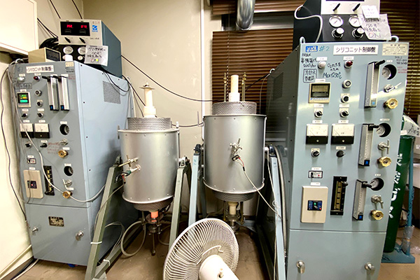 研究室の電気炉。