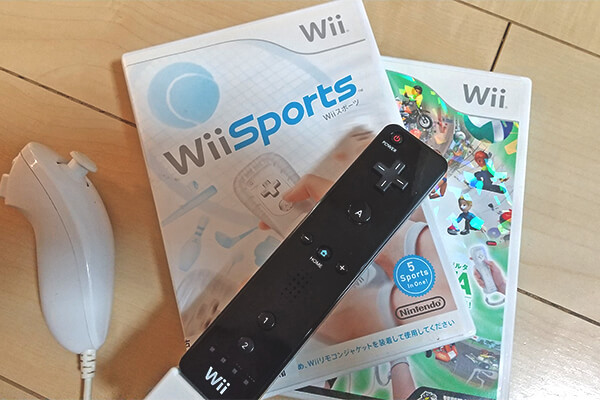 Wiiはすでに生産終了。10年以上前に流行った機器ですが、コントローラとの連動の仕組みに驚いています。