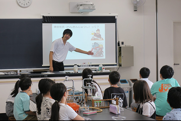 理科の模擬授業の様子