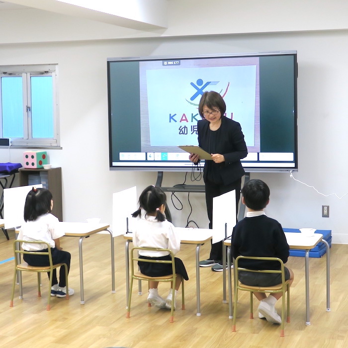 「小学校受験をベストな方法で導く“プロガイド”【エデュママ社員突撃隊が行く！KAKERU幼児教室−後編−】」記事サムネイル