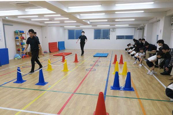 体操の授業の様子