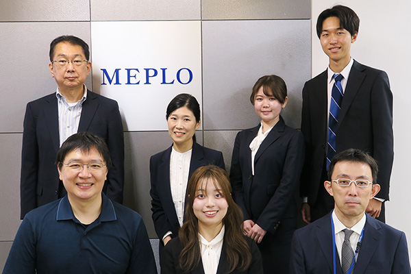 講師、チューター、クラスサポーターと突撃隊おすずさんの写真