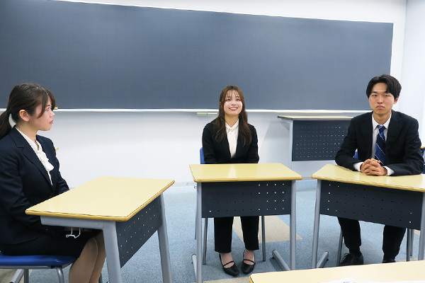 話している様子