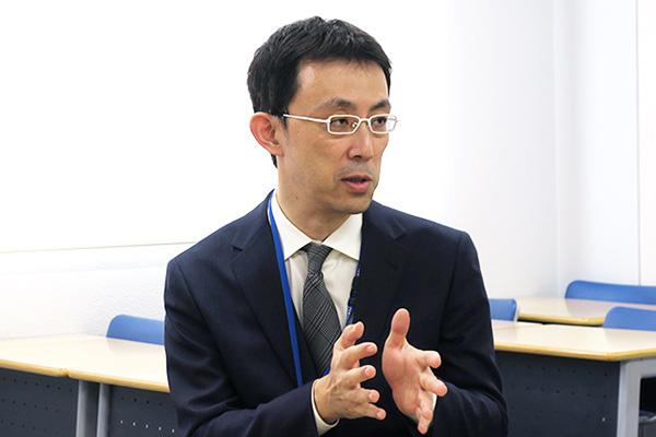 チューター(職員)の長場さん