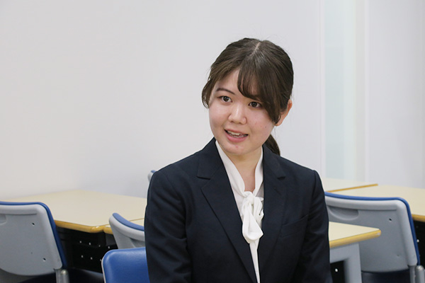 質問に答える木佐貫さんの画像