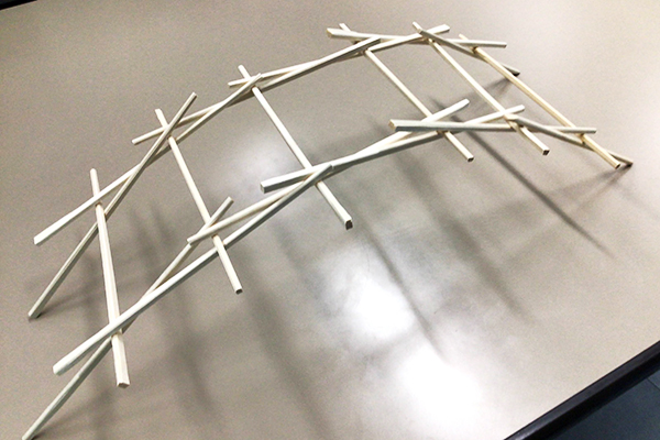 (成田)技術の時間に作成した割り箸で作った橋の画像