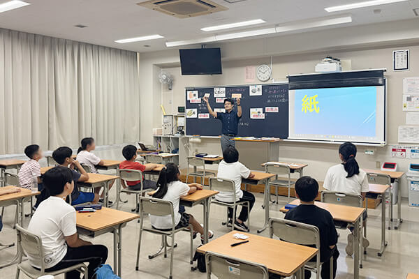 社会の体験授業の様子の写真