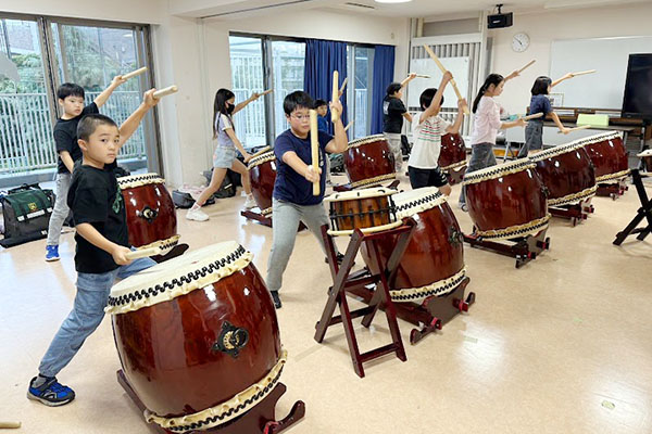 壮大な演舞の和太鼓クラブ