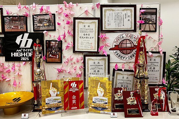 優勝盾や賞状の数々