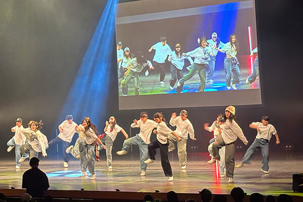 3年生チームによるダンス写真