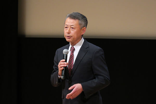 講評を述べる教頭先生の写真